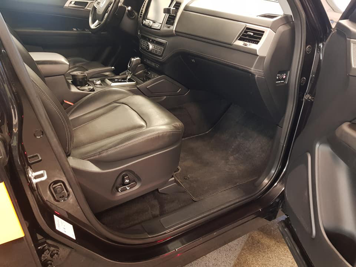 Profesjonell innvendig bilvask Skien - detaljert rengjøring og fornyelse av bilinteriør hos Kvalitet Bilpleie.